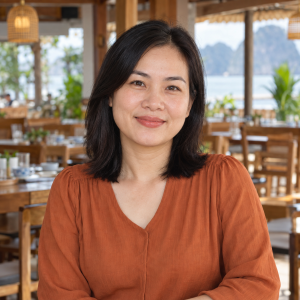 Lê Thị Nhung (Nhà hàng ven biển Bãi Cháy)